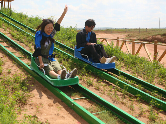 草原轨道滑草参考图片