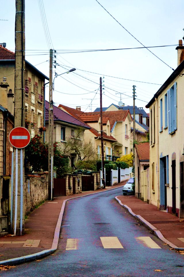 我喜欢巴黎幽静的小街道.