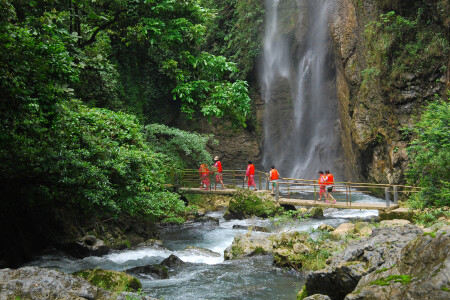  通灵大峡谷-古龙山漂流2日游>南宁往返,宿农家乐,双人套餐