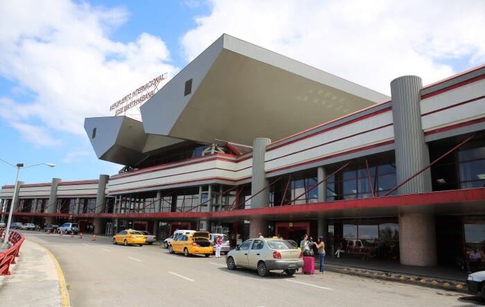 哈瓦那机场.又见到红色海洋的"眼球冲击".