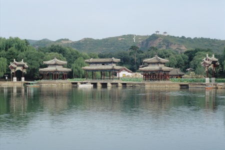 <山海关古城-避暑山庄-木兰围场-坝上草原-国家1号景观大道-多伦诺尔-京北**草原5日游>畅游购物自费无压力(当地参团) <山海关古城-避暑山庄-木兰围场-坝上草原-国家1号景观大道-多伦诺尔-京北**草原5日游>畅游购物自费无压力(当地参团)