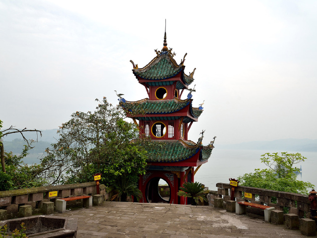 游玩时长:约3小时 【石宝寨】(费用已含)位于重庆市忠县境内长江北岸