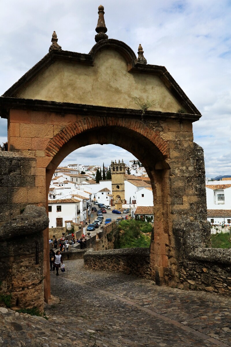 可以俯瞰隆达旧桥与圣母玛丽亚主教堂(iglesiadesantamarialamayor)