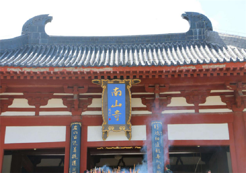 请你来探险"南山寺"三亚国光豪生度假酒店位于三亚湾一线海景中心地段