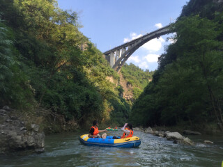 宜昌青龙峡漂流