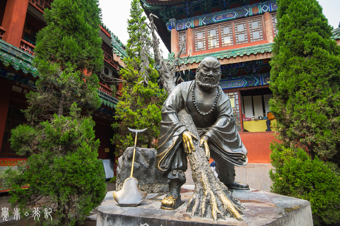 大相国寺始建于北齐,原是战国四公子之一信陵君的宅院旧址,初名建国寺