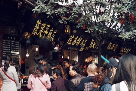 <重庆磁器口+白公馆+渣滓洞+洪崖洞+长江索道+解放碑跟团1日游>晚出发/上门接/天天成团/渝味特色餐/赠下午茶 <重庆磁器口+白公馆+渣滓洞+洪崖洞+长江索道+解放碑跟团1日游>晚出发/上门接/天天成团/渝味特色餐/赠下午茶