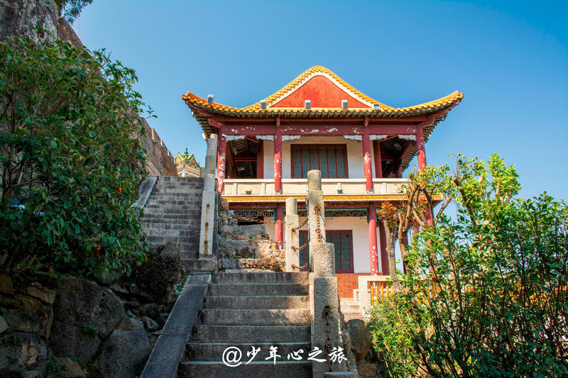 圆内的风景,圆外的亭宇.