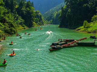 平果鸳鸯滩漂流景区