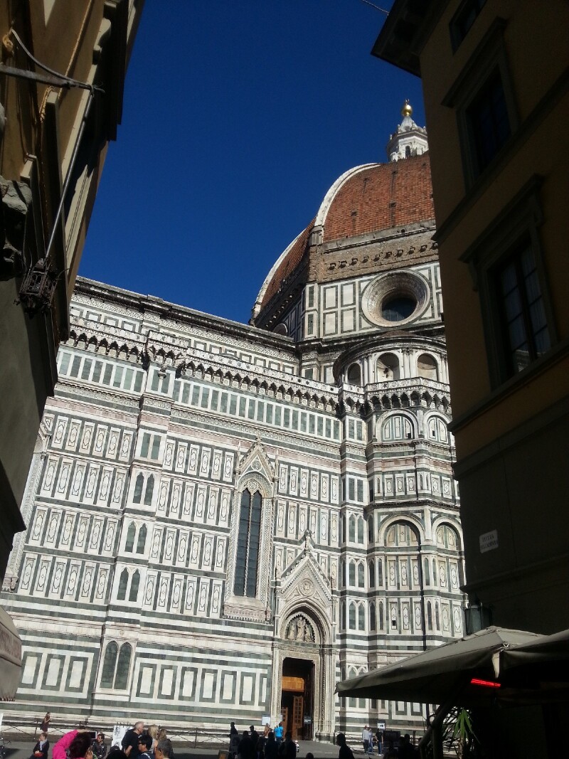 圣母百花大教堂和乔托钟楼                              我们从外观