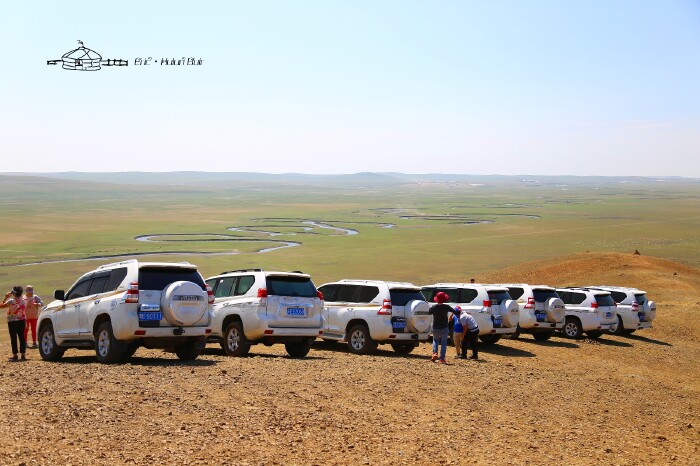 很淳朴,跟路边专做游客生意的老乡是两回事,他们说不好汉语,青格勒领