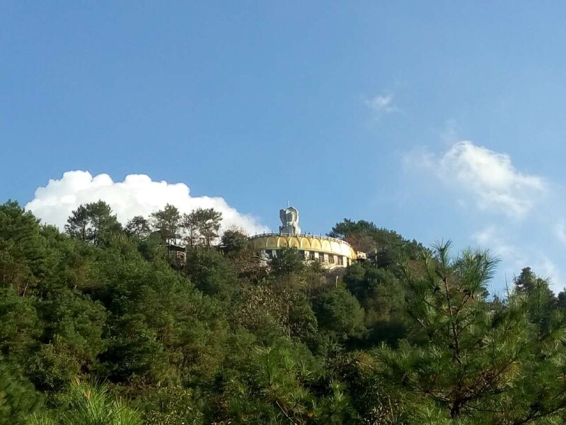 先来看一张在半山腰拍的图