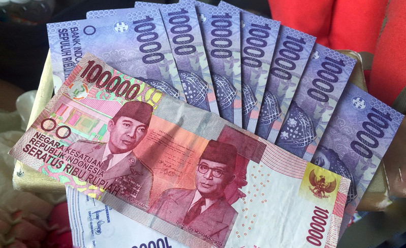币rmb兑换印尼盾rp的汇率高,他们觉得不划算,而美元$结算对他们有利)