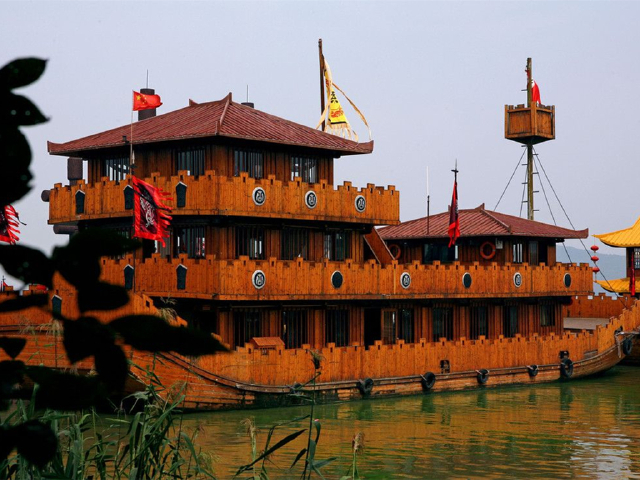 水浒城古战船