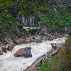 虎跳峡镇