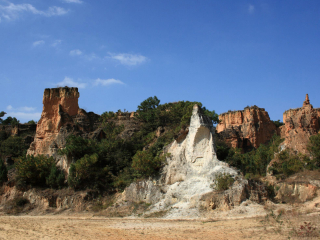 陆良彩色沙林景区