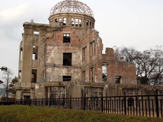 原子弹爆炸圆顶屋
