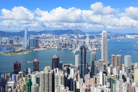 <香港-澳门4日游>游港珠澳大桥，广州出发，尝米其林推荐酒楼，黄大仙，观幻彩咏香江，畅玩香港海洋和迪士尼乐园一天，登太平山顶，香港可拼住