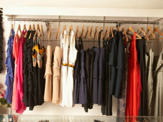 平湖市慧腾服装城