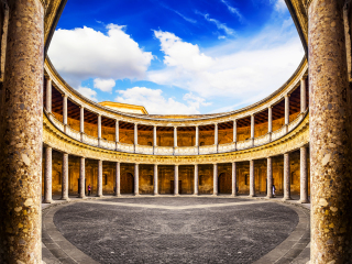 卡洛斯五世宫殿