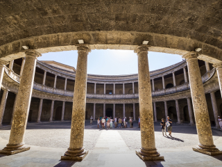 卡洛斯五世宫殿