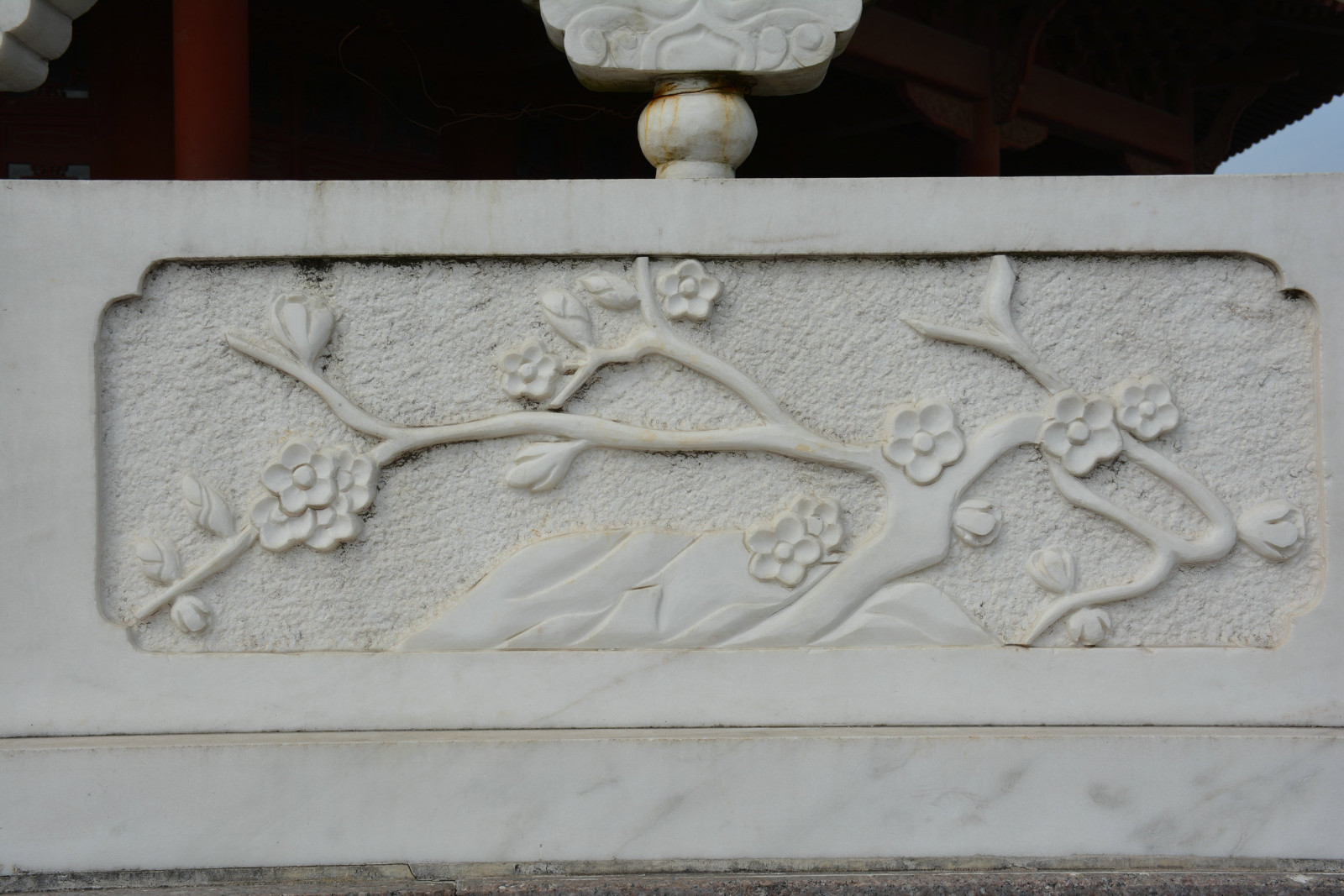 茗阳阁茶韵园p44--p46:汉白玉栏杆上菊花,荷花,梅花等花的雕刻