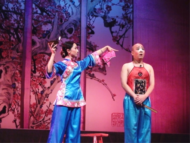 赠送)用东北人的俏皮话说:二人转是"秧歌打底,莲花落镶边"