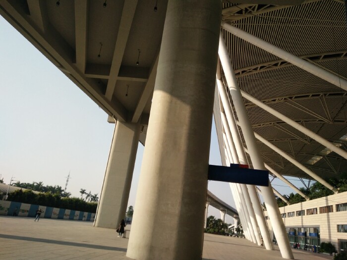 广州南高铁站西门