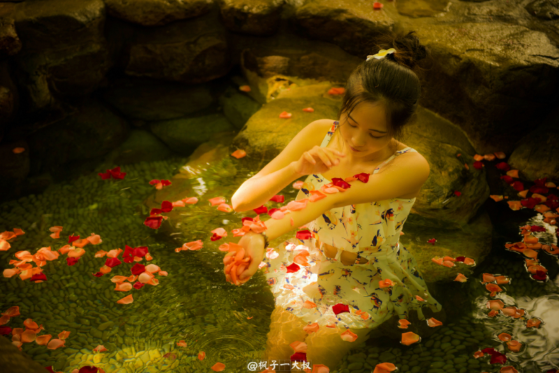 妹子教你打开温泉的正确姿势