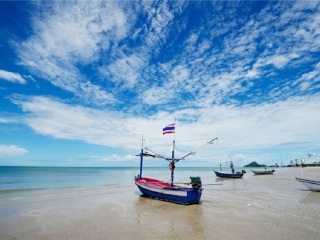 三颂普拉蒂派特海滩