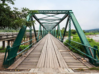 二战纪念大桥