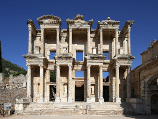 塞尔苏斯图书馆