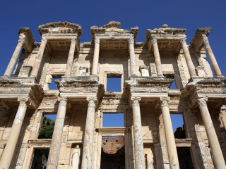 塞尔苏斯图书馆