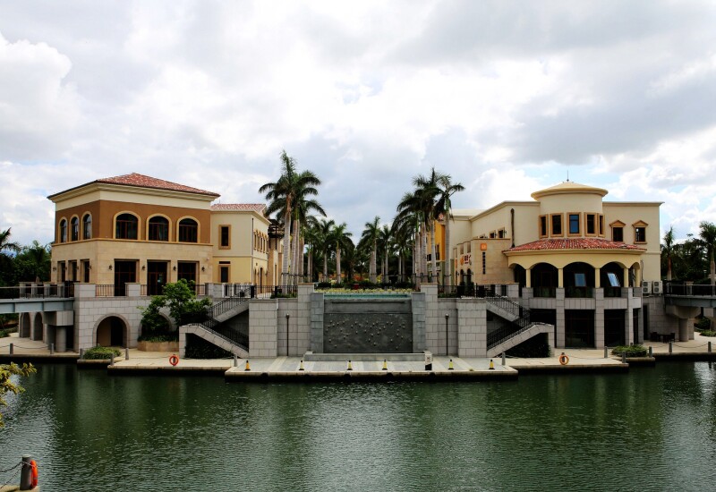 高山大海温泉海南龙沐湾养生悠闲全家行