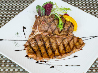 巴萨菲力海鲜牛排自助餐厅(八号路口店)