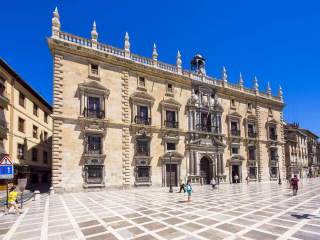 卡洛斯五世宫殿