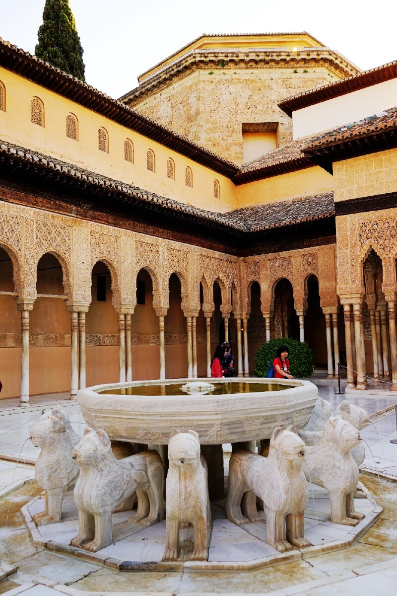 纳塞瑞斯皇宫(los palacios nazaríes)——狮子中庭(patio de los