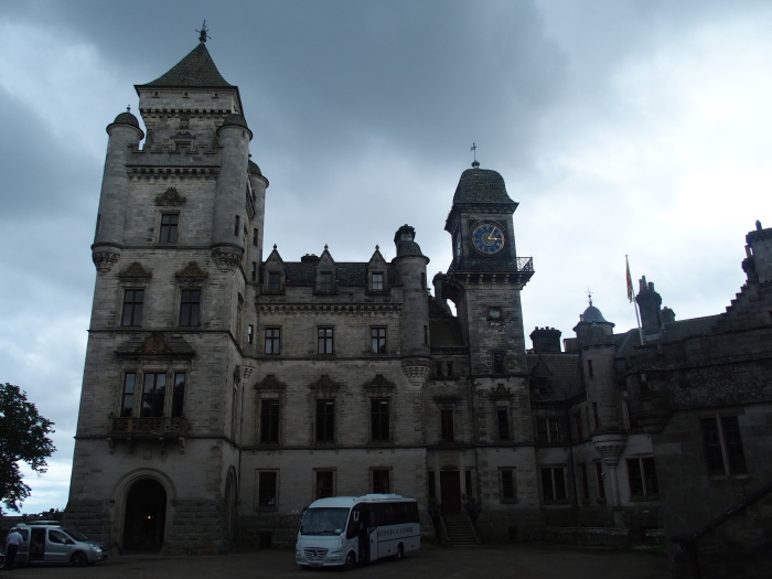 邓罗宾城堡自从13世纪就成为萨热兰德(sutherland)公爵与伯爵府邸.