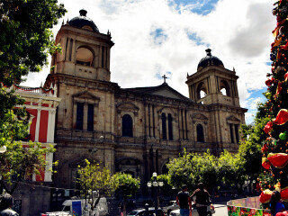 拉巴斯和平圣母大教堂