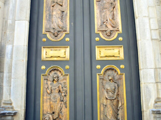 拉巴斯和平圣母大教堂