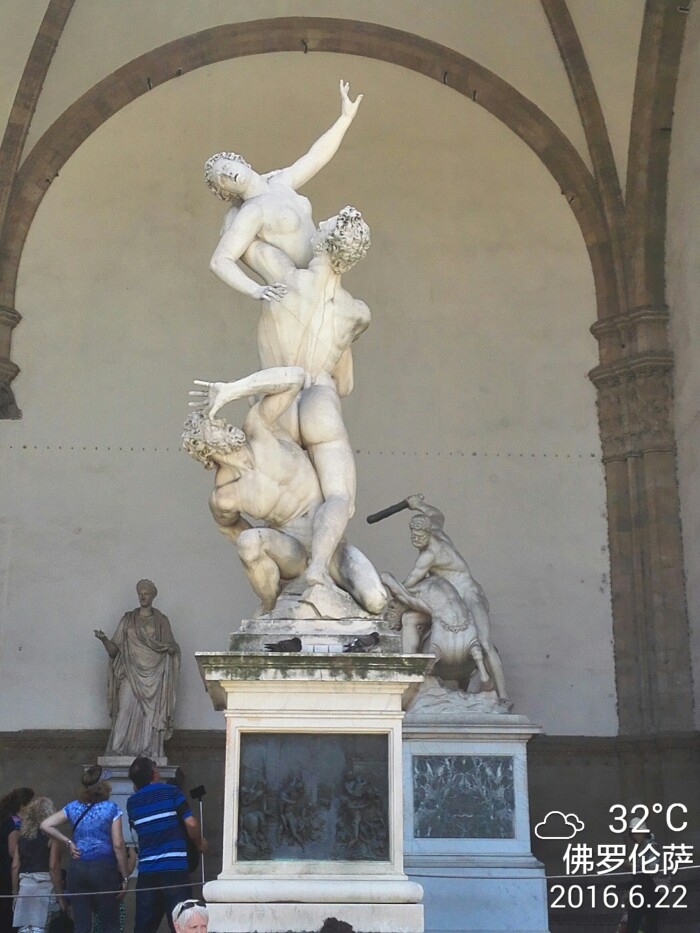 《珀尔修斯杀女妖美杜莎》《珀尔修斯杀女妖美杜莎》切利尼创啄的