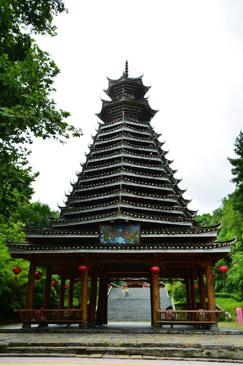 鼓楼是侗族村寨最显著的标志,是侗族文化体系的代表,侗族文明的象征.