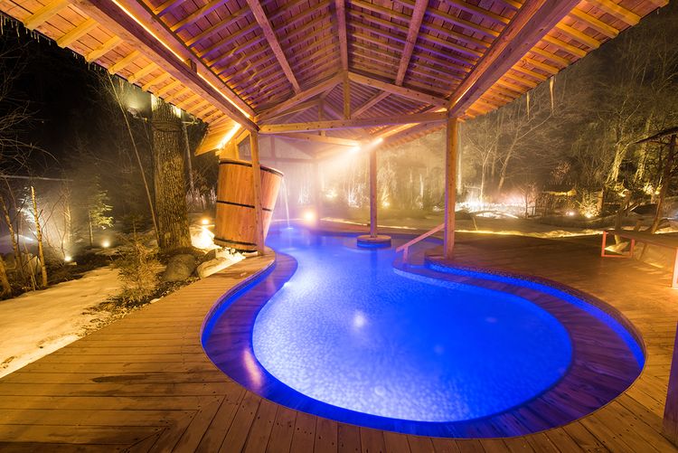 当然,长白山紫玉度假酒店的汤泉特色不仅仅在于造型各异,还在于可供