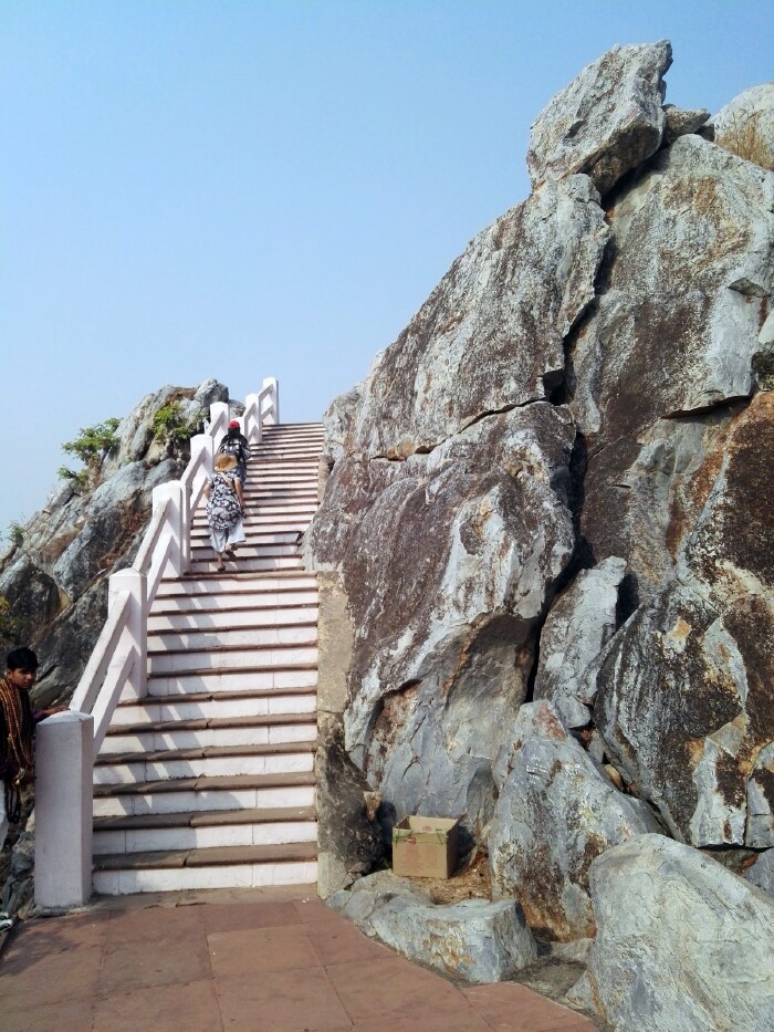 王舍城讲经台梯步
