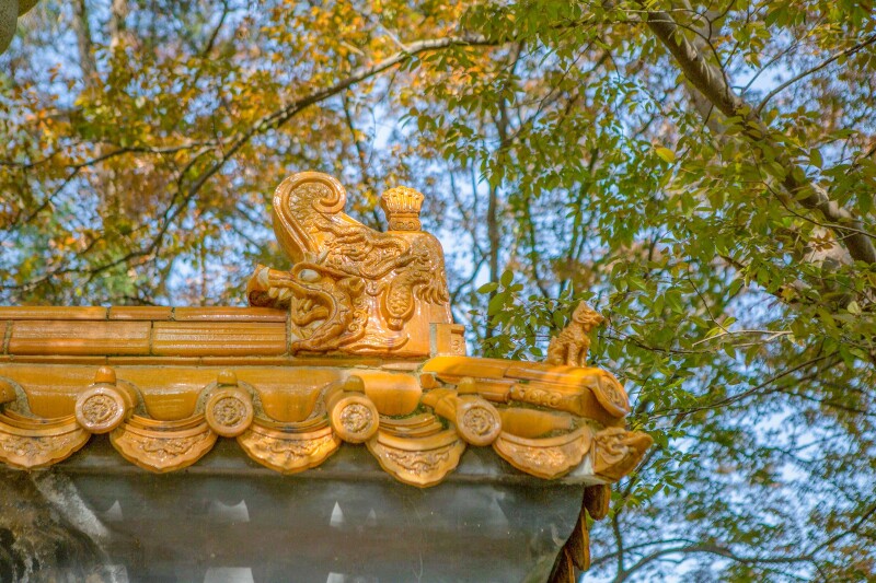 秋有金陵醉笑陪君三万场