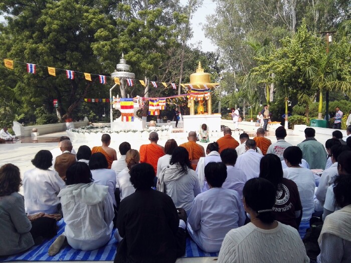 全世界佛教徒,都以能云游灵山为荣,都希望在佛陀讲经台念经打坐,提升