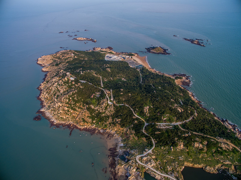 龙喉岩景观又称"龙喉吼烟,为遐迩闻名的"大岞