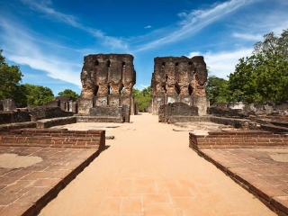 波隆纳鲁沃古城皇家宫殿