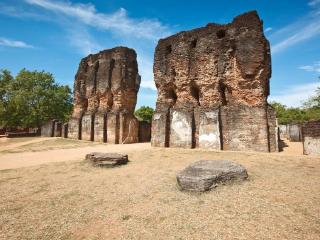 波隆纳鲁沃古城皇家宫殿