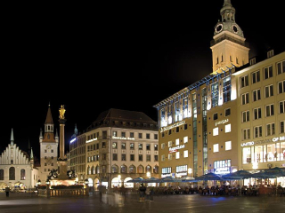 坦佩雷中心广场